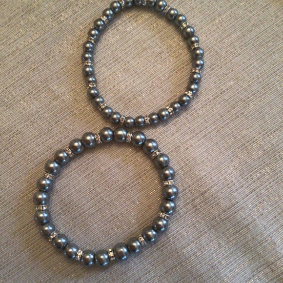 Set of 4 Faux Gray Pearl Stretch Bracelets with Rhinestone bead accents - Picture 5 of 5